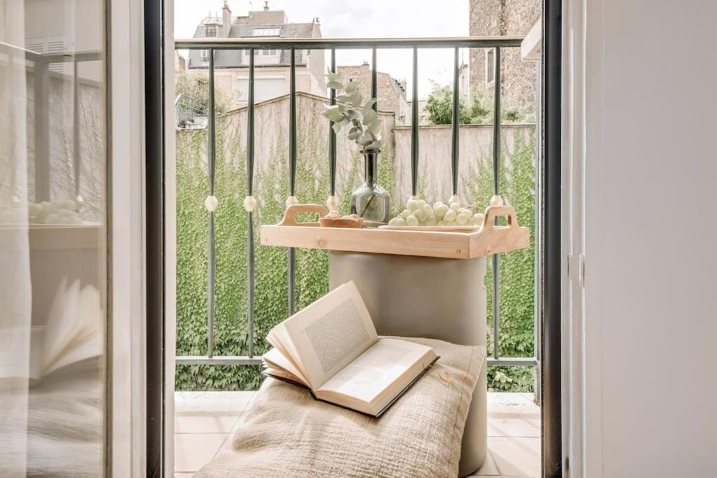 Marini - A Auteuil Apartment