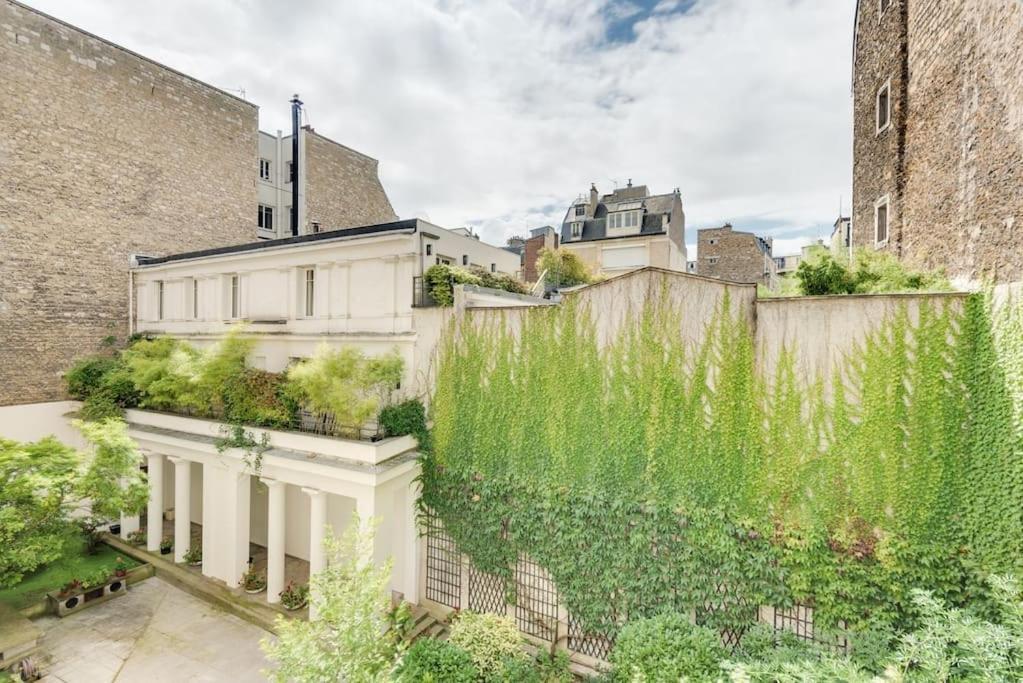 Marini - A Auteuil Apartment